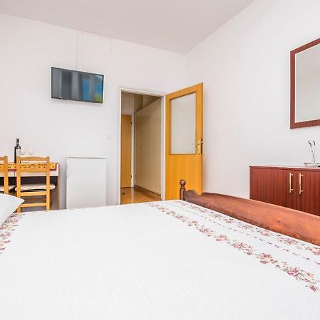 Apartment And Rooms Franka Zaboric Exterior foto