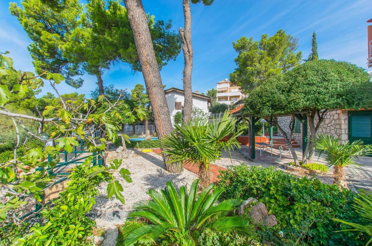 Apartment And Rooms Franka Zaboric Exterior foto